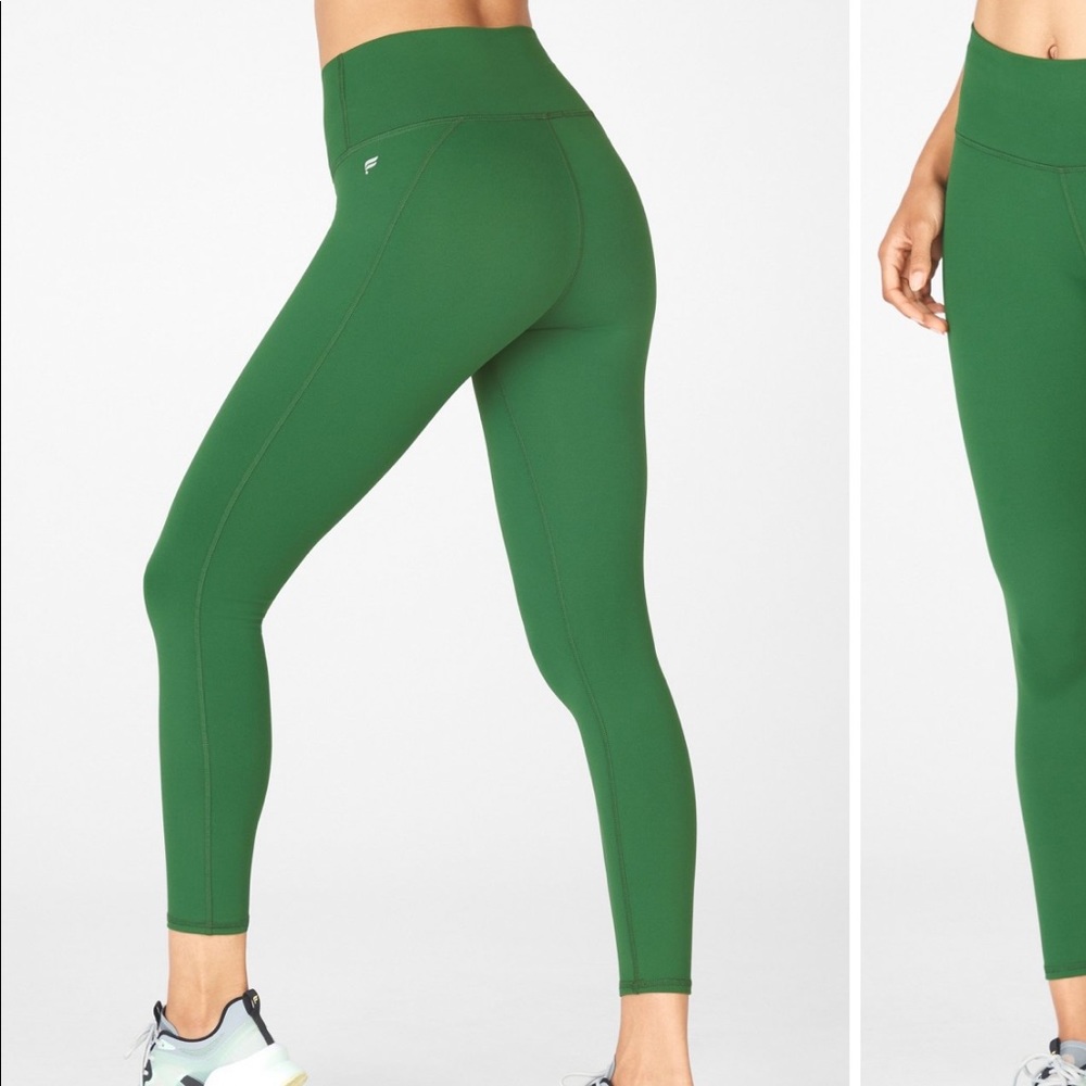 Fabletics High-Waisted PowerHold® 7/8 - S
Color: PALM GREEN